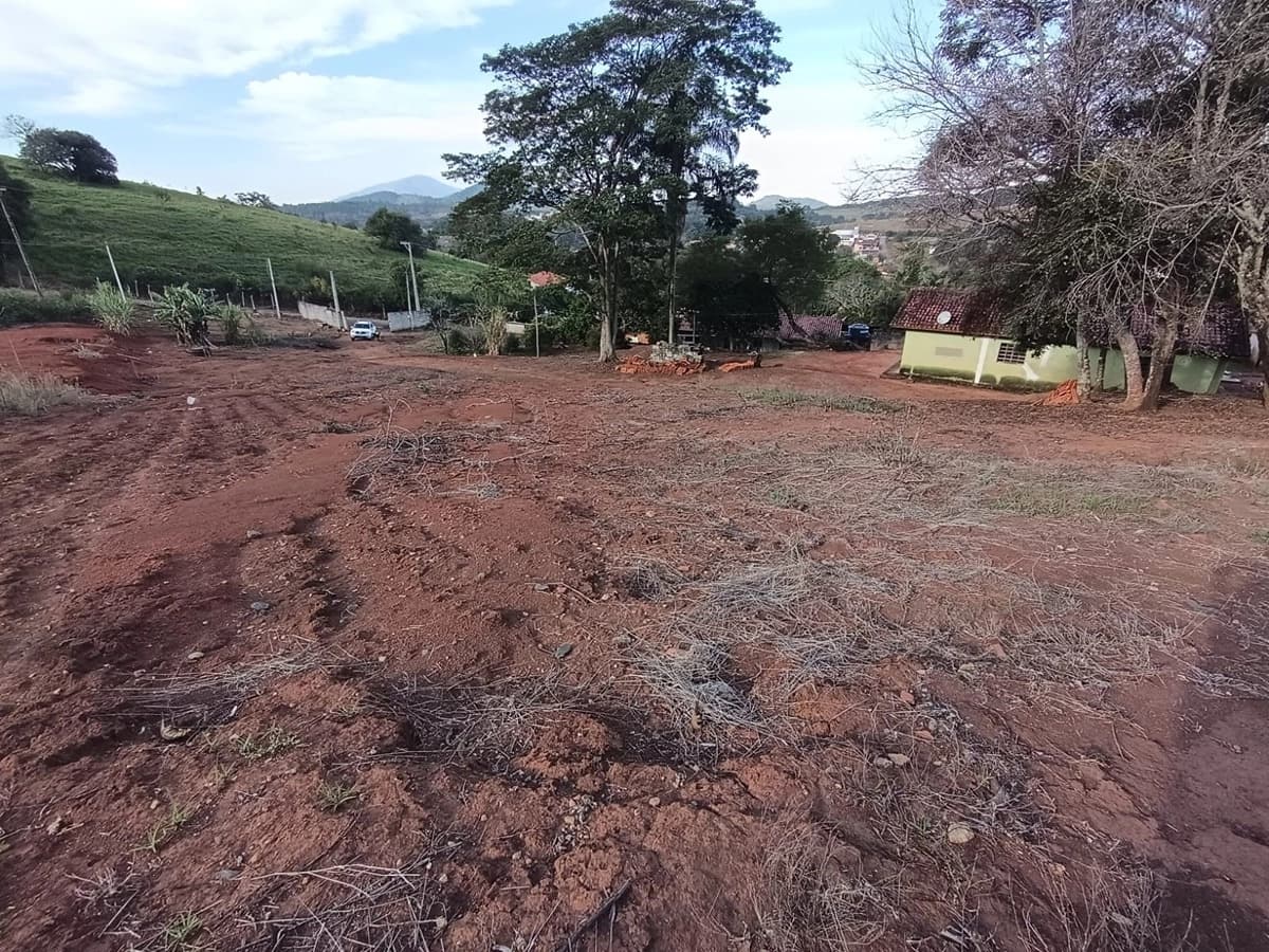 Foto de Chácara à venda em Água Comprida – Bragança Paulista/SP. 3.000m² com casa de 2 dormitórios, espaço para lazer, horta ou cultivo. Tranquilidade e natureza perto da cidade!